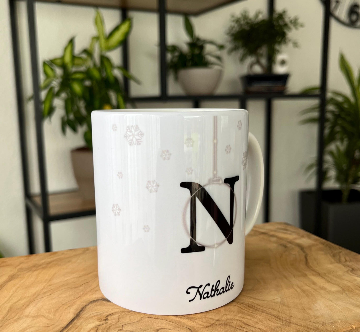 Mug Personnalisé de Noël, Flocons et Boule Transparente,  Initiale et Prénom, Cadeau Élégant et Unique, Cadeau personnalisé, Cadeau unique