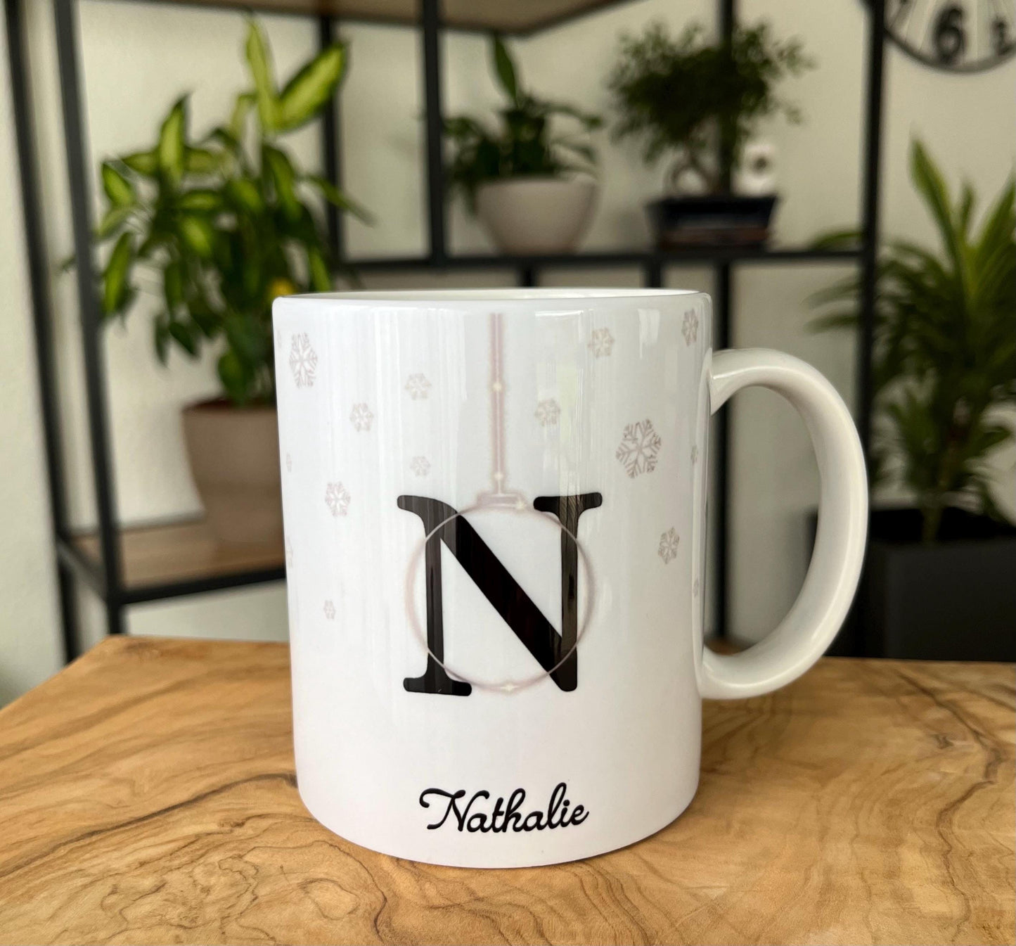 Mug Personnalisé de Noël, Flocons et Boule Transparente,  Initiale et Prénom, Cadeau Élégant et Unique, Cadeau personnalisé, Cadeau unique